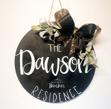 Load image into Gallery viewer, Custom Last Name Round Doorhanger