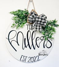 Load image into Gallery viewer, Custom Last Name Round Doorhanger