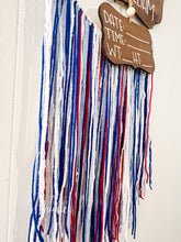 Load image into Gallery viewer, Quatre Le Foil Macrame Baby Doorhanger
