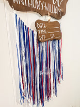 Load image into Gallery viewer, Quatre Le Foil Macrame Baby Doorhanger
