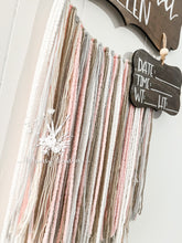 Load image into Gallery viewer, Quatre Le Foil Macrame Baby Doorhanger
